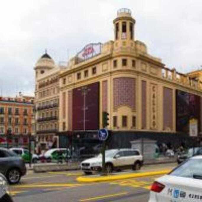 Apartamento Sotano En Gran Via Madrid Apartment Exterior photo